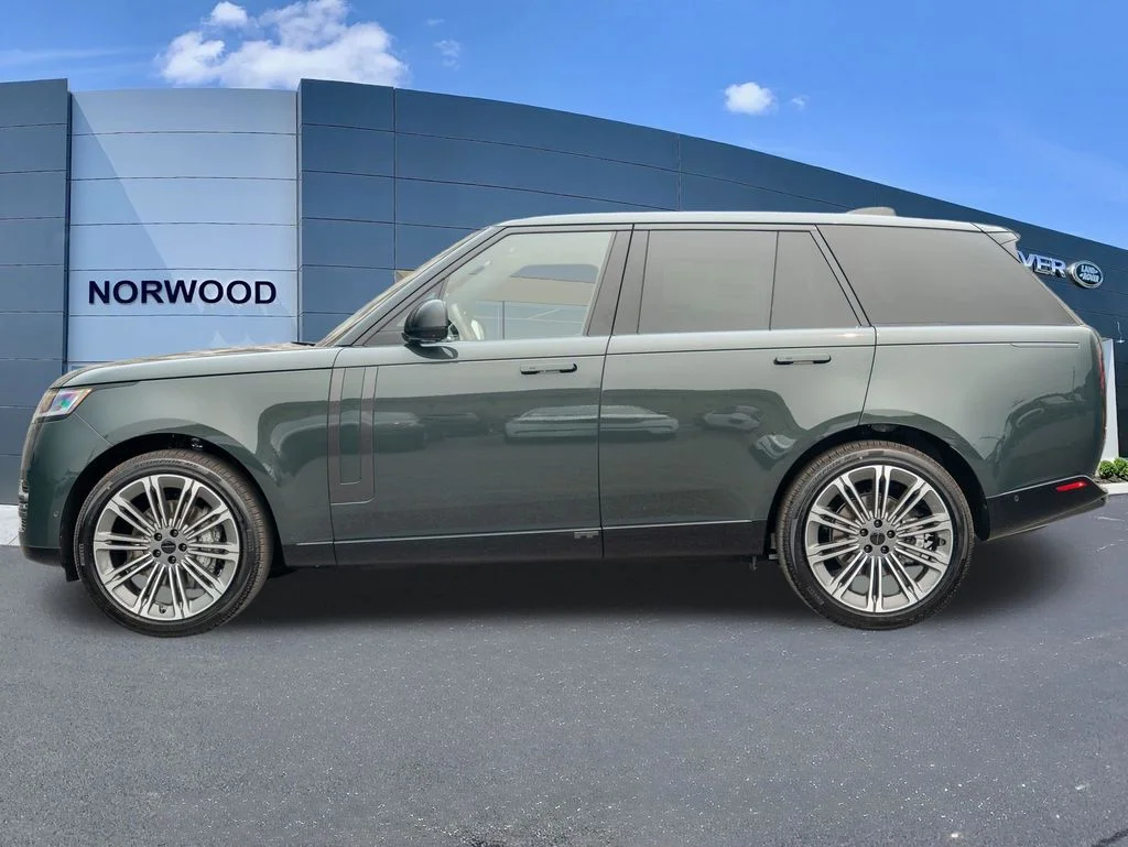 New 2026 Belgravia Green Land Rover SE image 7