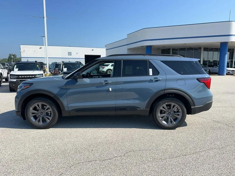 New 2026 Vapor Blue Metallic Ford Active w/100A Pkg 4WD image 2
