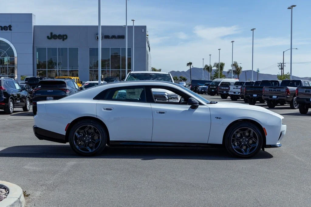 New 2026 White Knuckle Exterior Paint Dodge R/T Blacktop 4-door AWD image 2