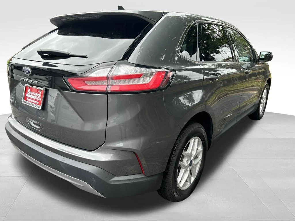 Used 2021 Gray Ford SEL image 5