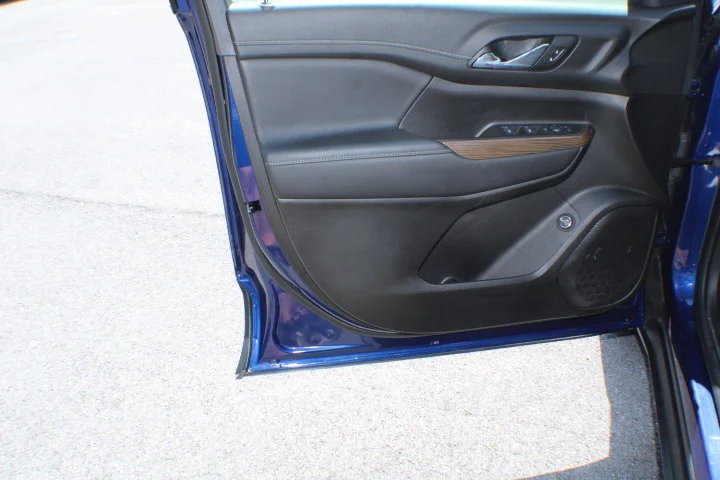Certified Used 2023 Ultra Blue Metallic GMC SLE image 6