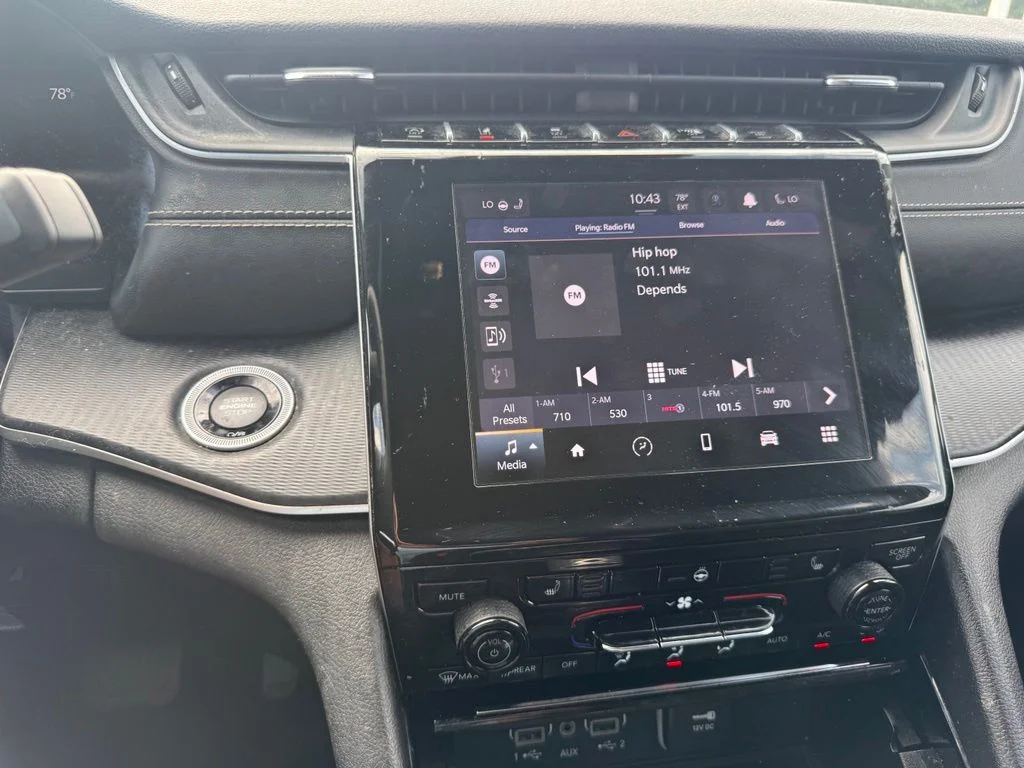 Used 2023 Gray Jeep Altitude X image 10