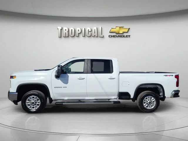 Used 2025 Summit White Chevrolet LT image 2