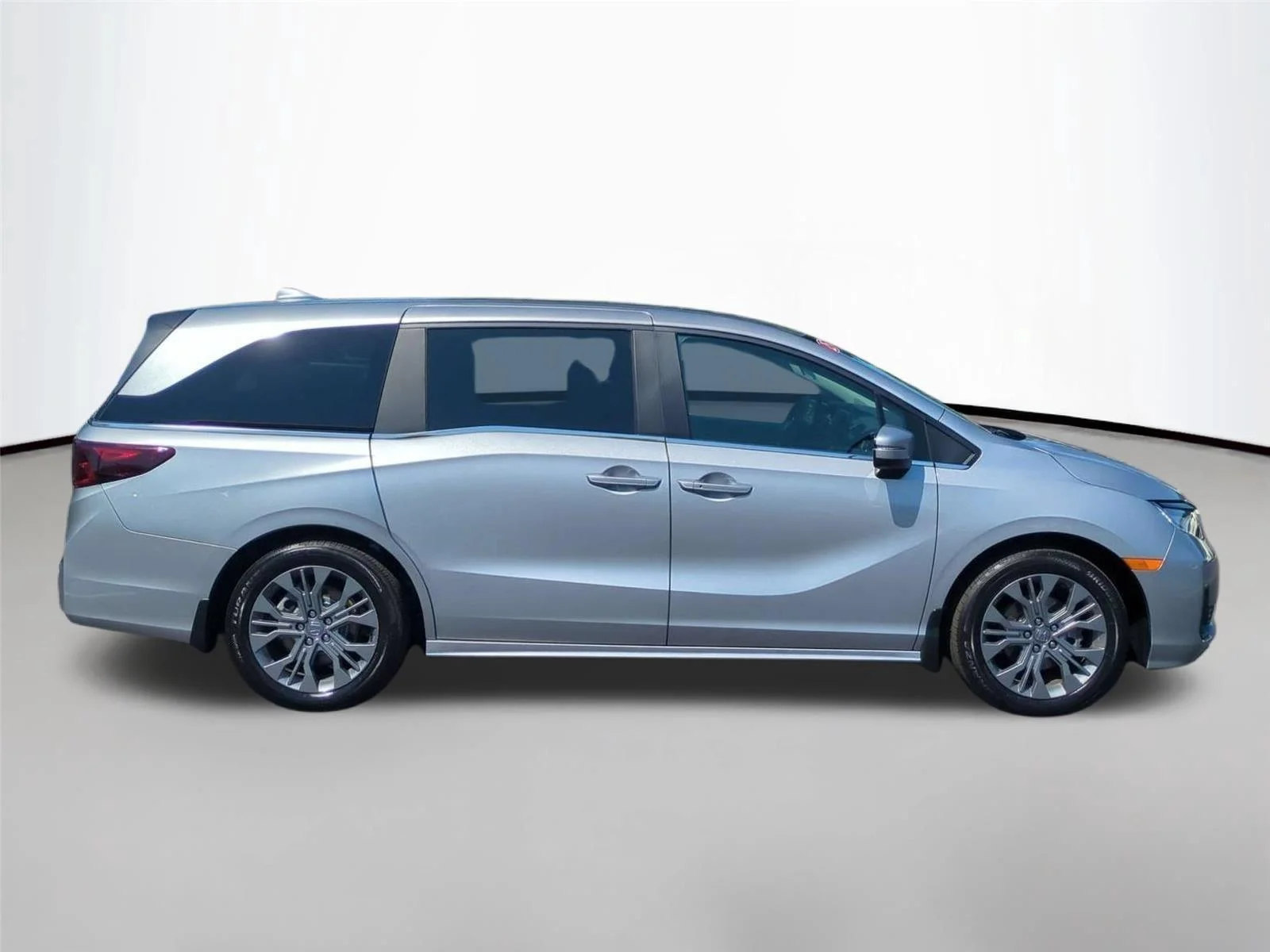 Used 2025 Solar Silver Metallic Honda Touring image 6