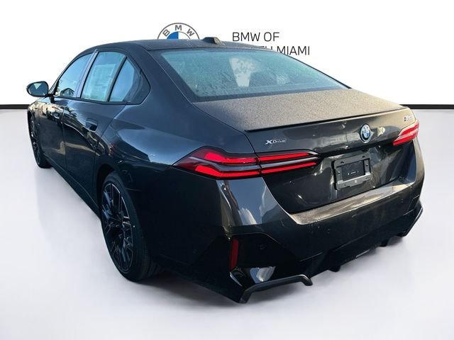 New 2027 Gray BMW 550e xDrive image 3