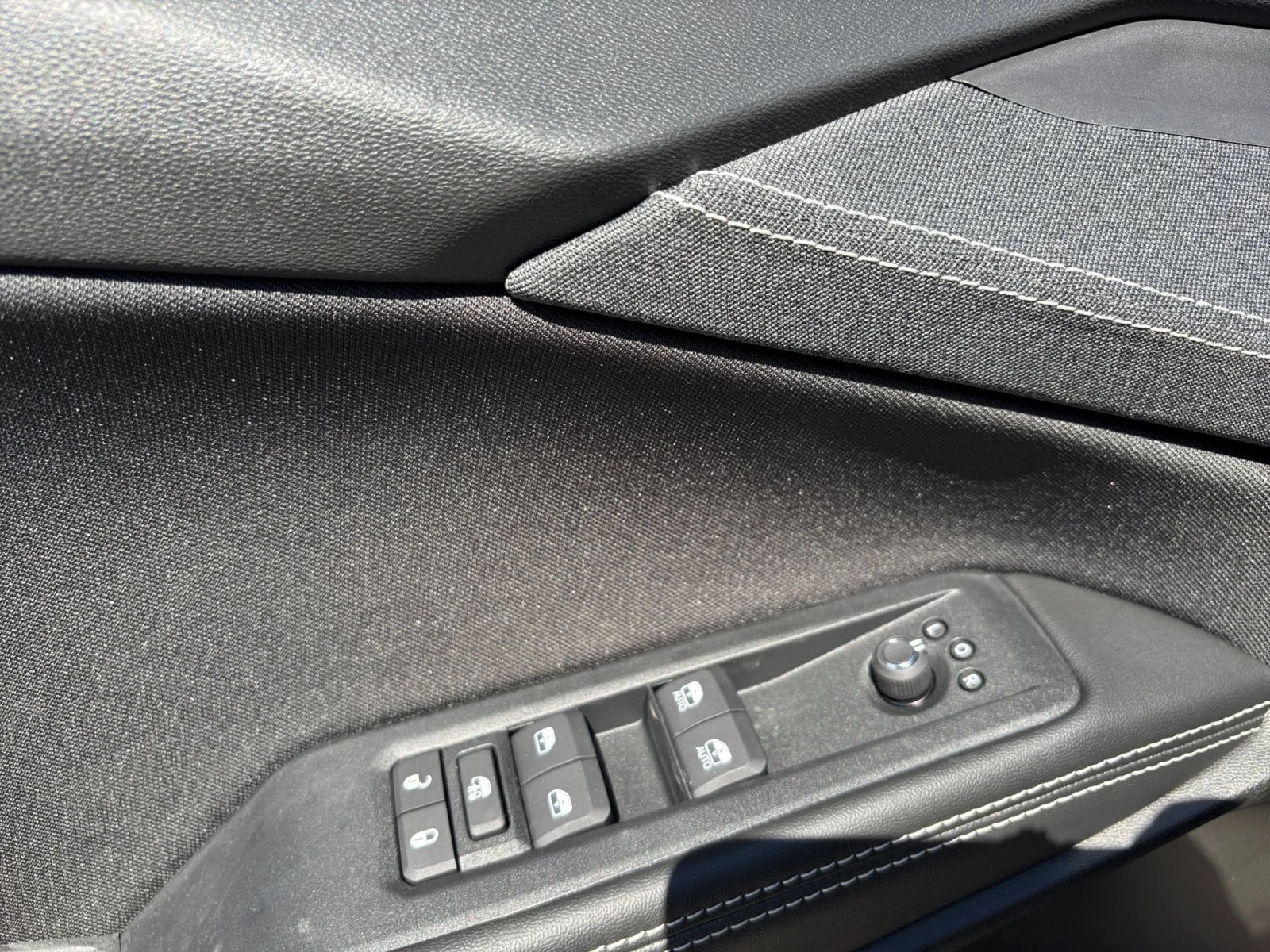 New 2026 Diamond Black Crystal Pearl Jeep Laredo image 11