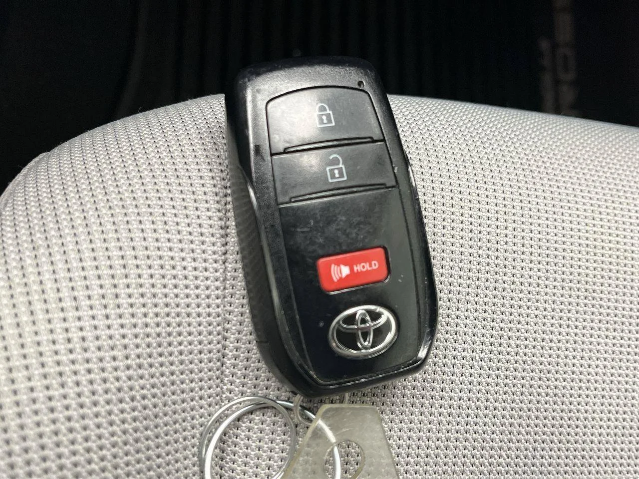 2022 Toyota Corolla Cross LE - Photo 23