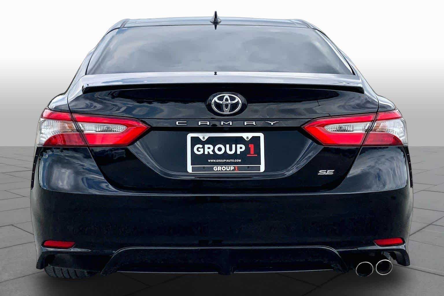 Used 2019 Midnight Black Metallic Toyota SE image 5