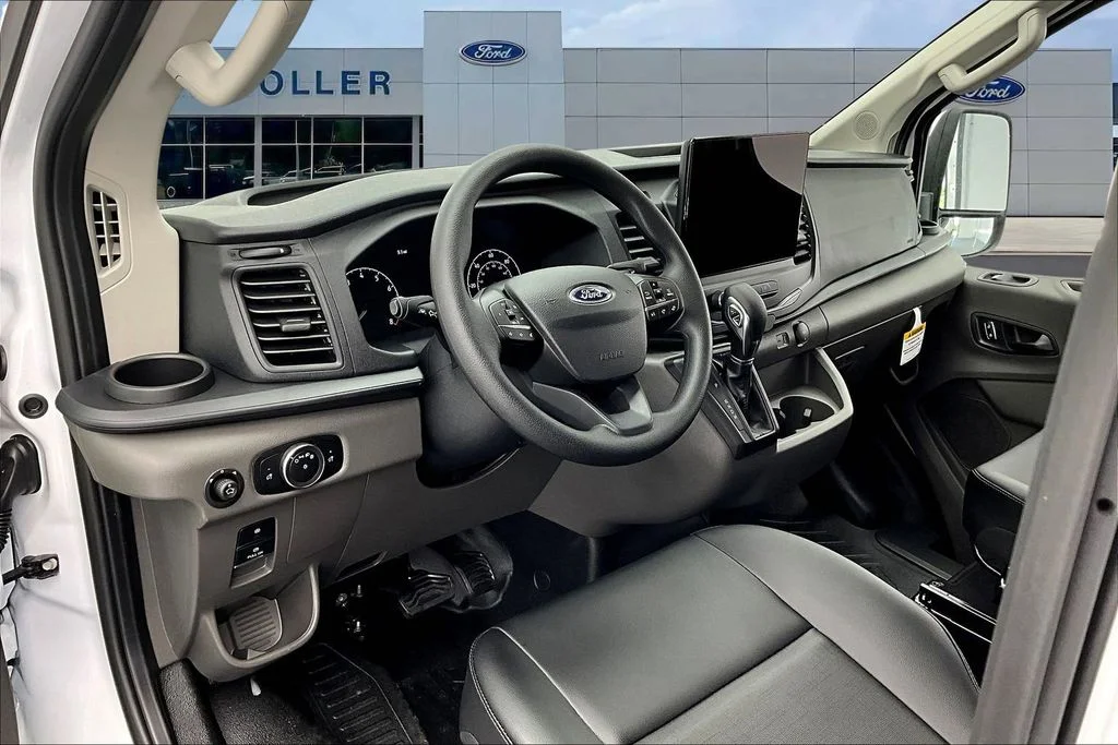 Used 2025 Oxford White Ford Base image 7