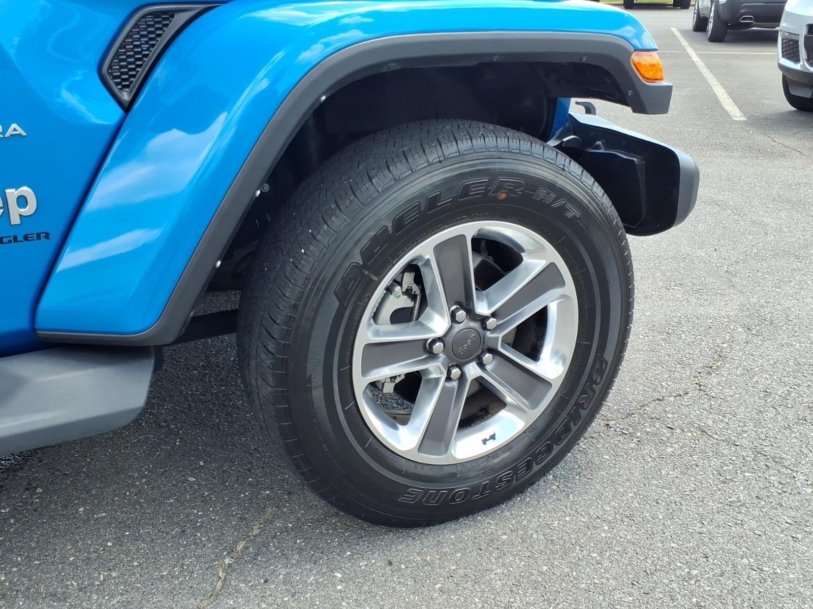 Used 2023 Hydro Blue Pearlcoat Jeep Sahara image 12