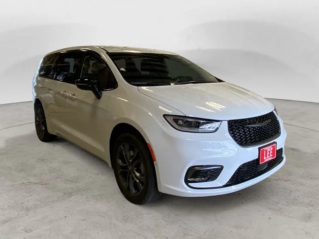 New 2026 Bright White Chrysler SELECT AWD image 8