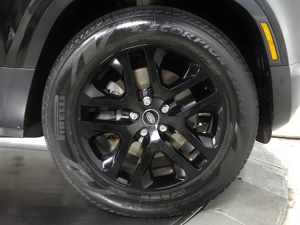 Used 2023 Black Land Rover S image 10