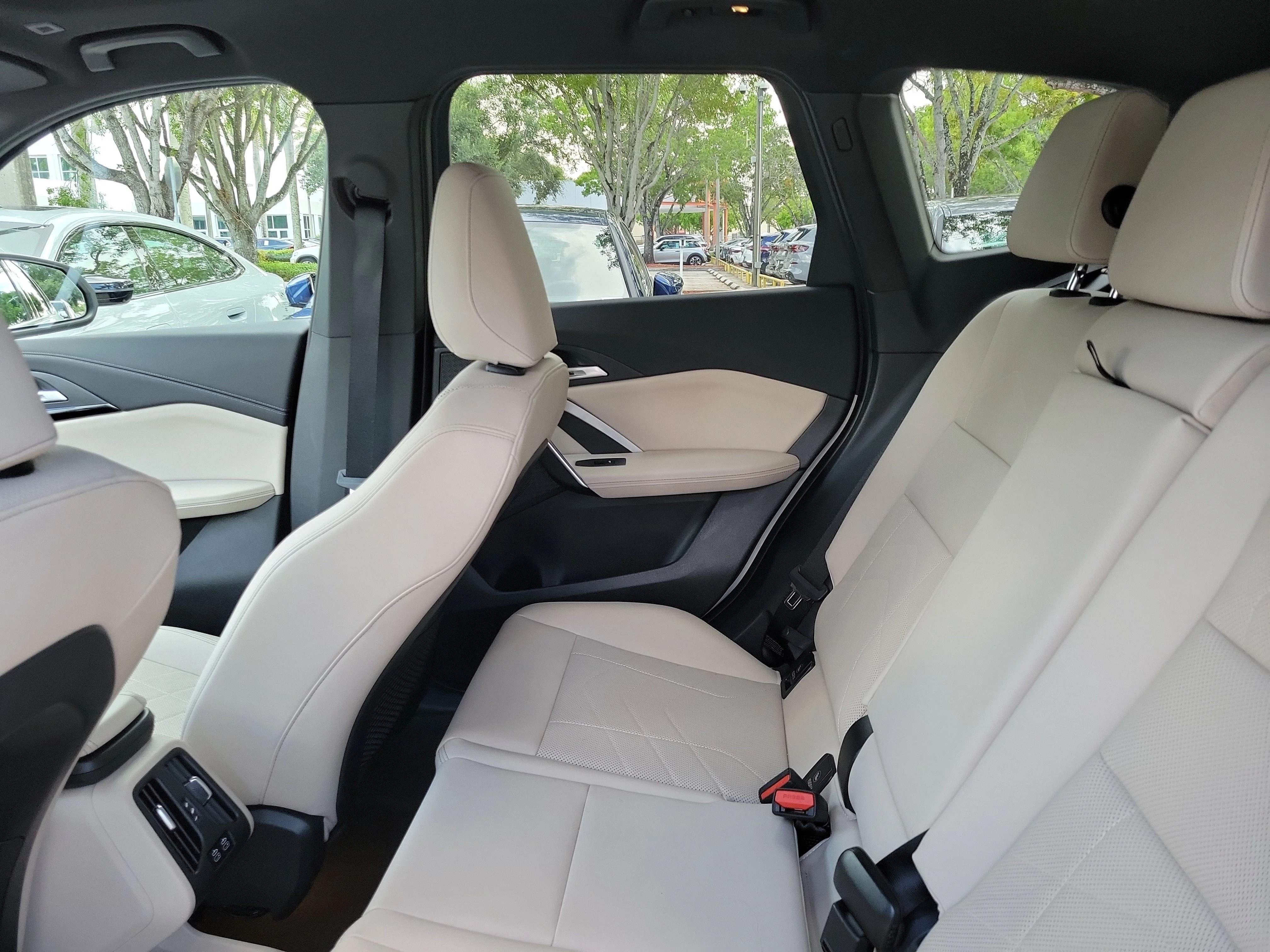 Used 2023 Alpine White BMW xDrive28i image 8