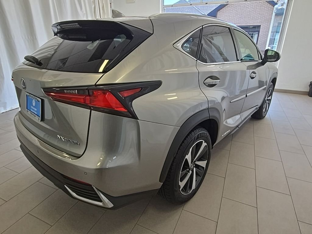 Used 2021 Silver Lexus 300h image 3