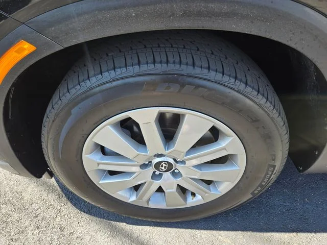 Used 2025 Black Hyundai SEL image 24