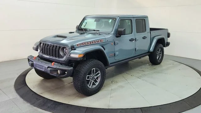 Used 2025 Gray Jeep Mojave image 3