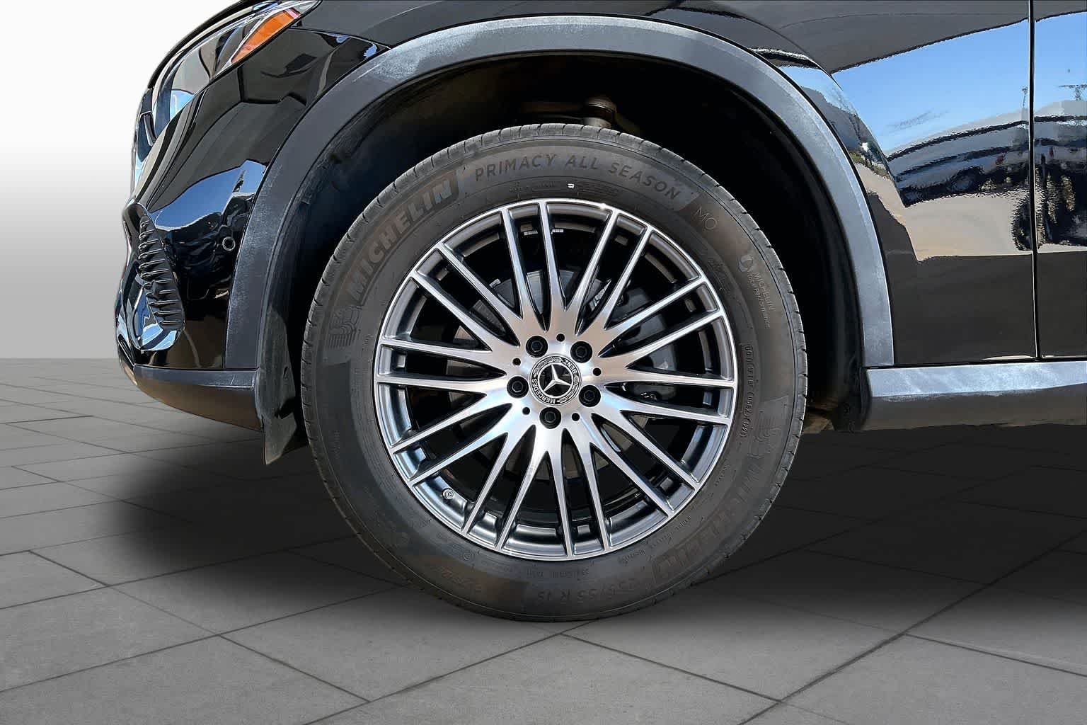 Used 2025 Obsidian Black Metallic Mercedes-Benz GLC 300 image 18