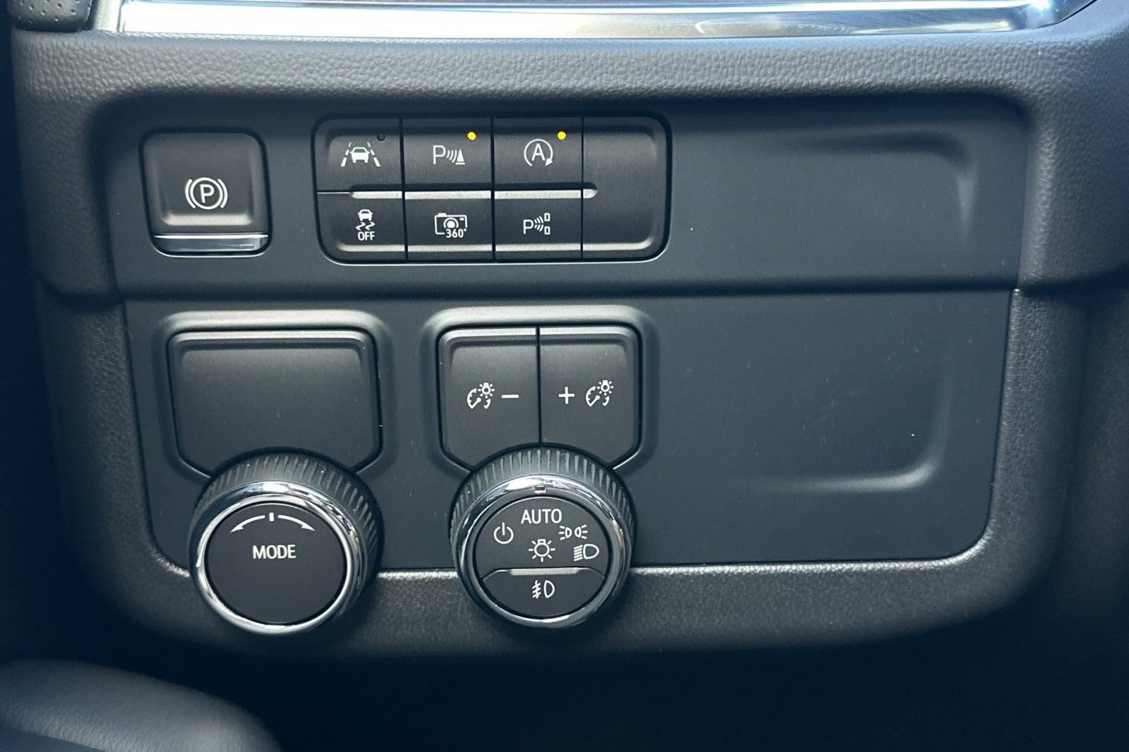 2025 Chevrolet Suburban Premier - Photo 30