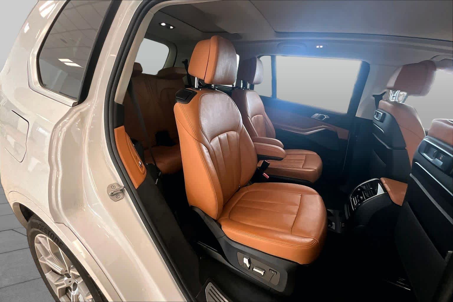 Used 2019 Mineral White Metallic BMW xDrive50i image 18