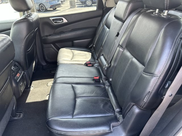 Used 2019 White Nissan SL image 27