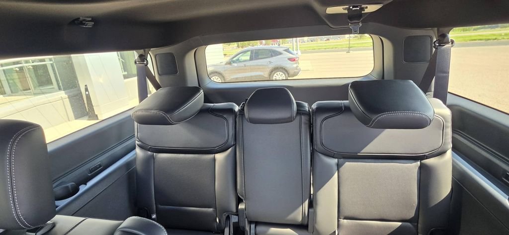 New 2026 Star White Metallic Tri-Coat Ford MAX Platinum® image 41
