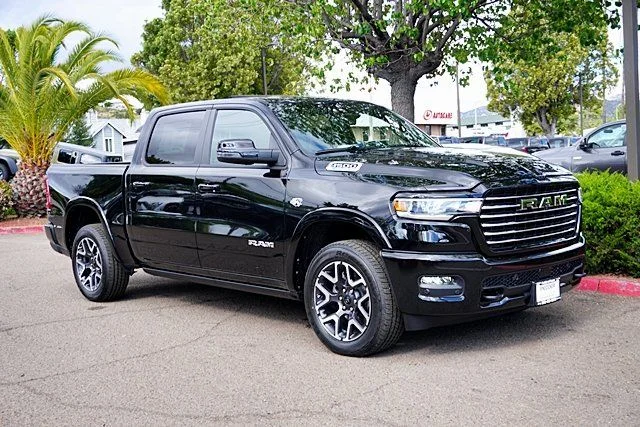 New 2026 Diamond Black Crystal Pearl-Coat Exterior Paint RAM Laramie image 6