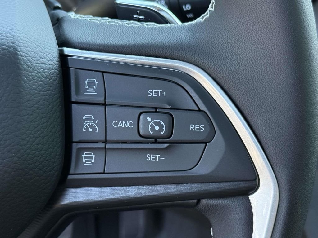Used 2025 Black Jeep Altitude X image 22
