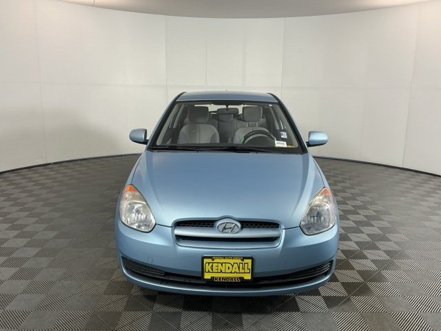 2010 Hyundai Accent GS photo 2