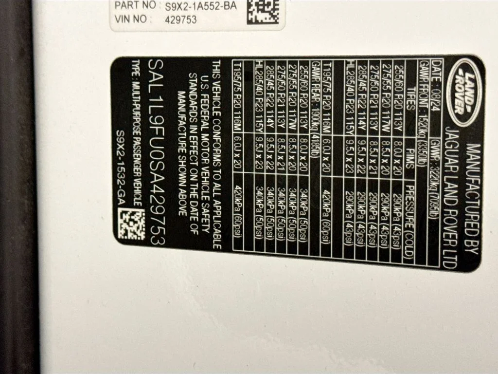 Certified Used 2025 White Land Rover Dynamic SE image 33