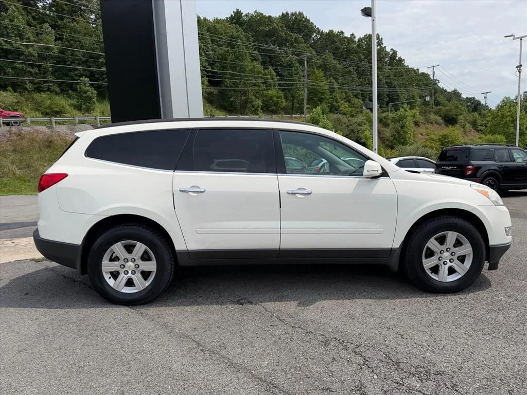 Used 2011 White Chevrolet LT image 11