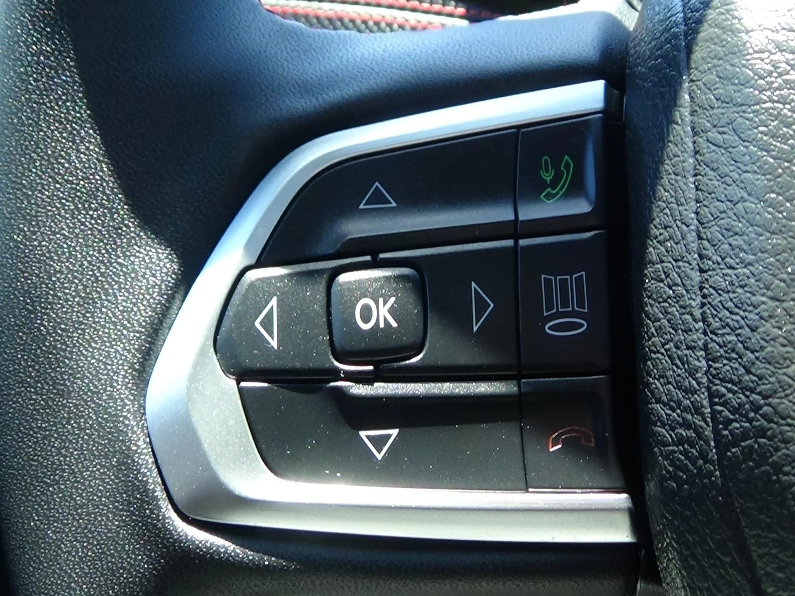 Certified Used 2024 Bright White Clear Coat (pw7) Jeep Trailhawk image 25