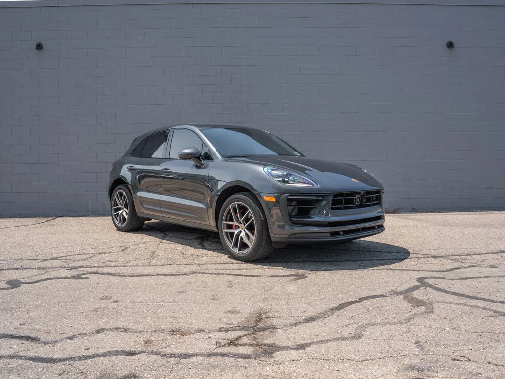 Used 2023  Porsche S image 9