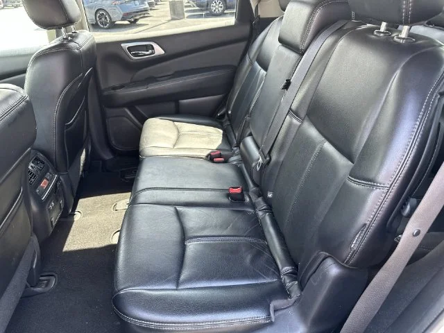 Used 2019 White Nissan SL image 27