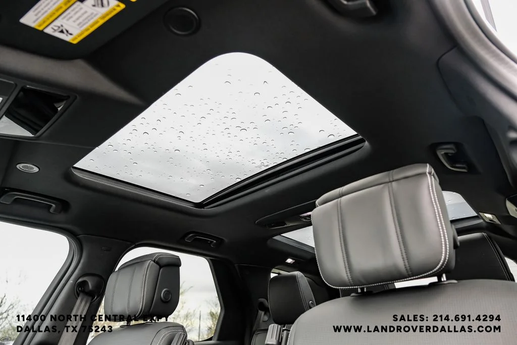Used 2025 White Land Rover Dynamic SE image 22