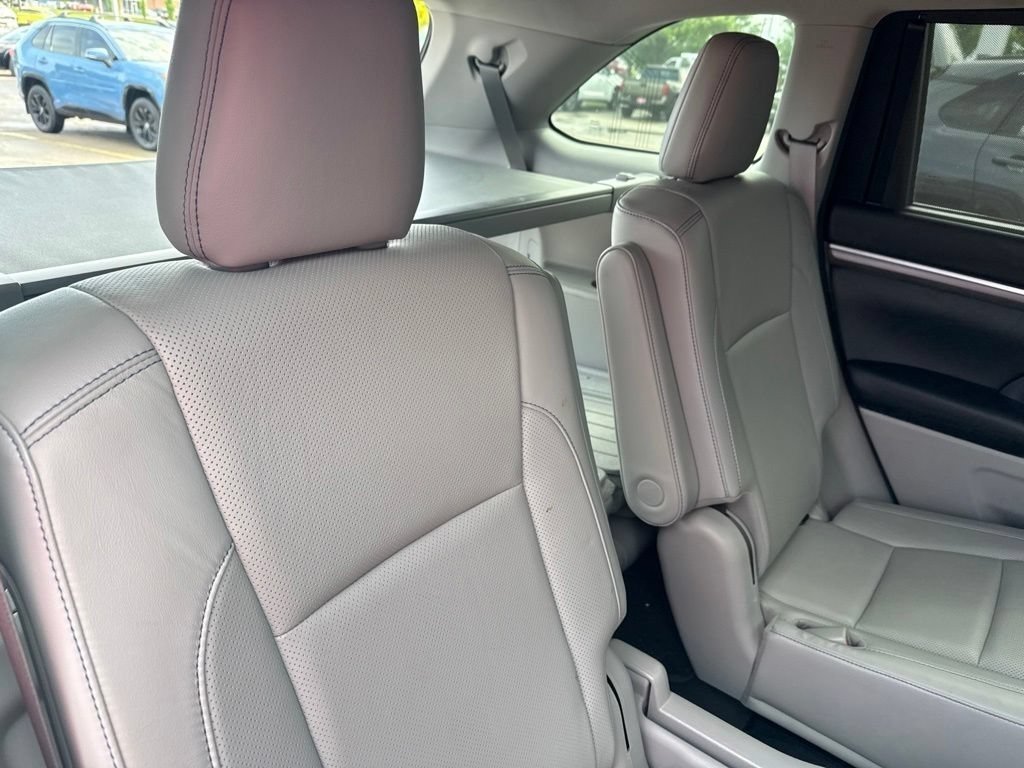 Used 2018 Blizzard Pearl Toyota Limited image 20