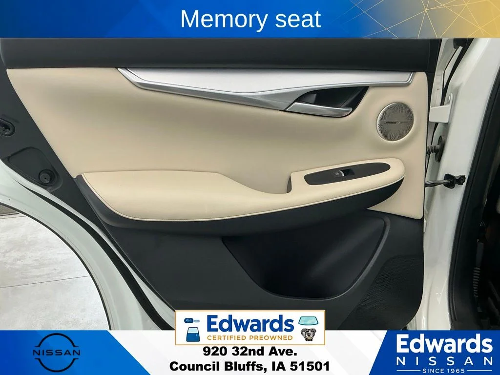 Used 2021 White INFINITI Sensory image 16