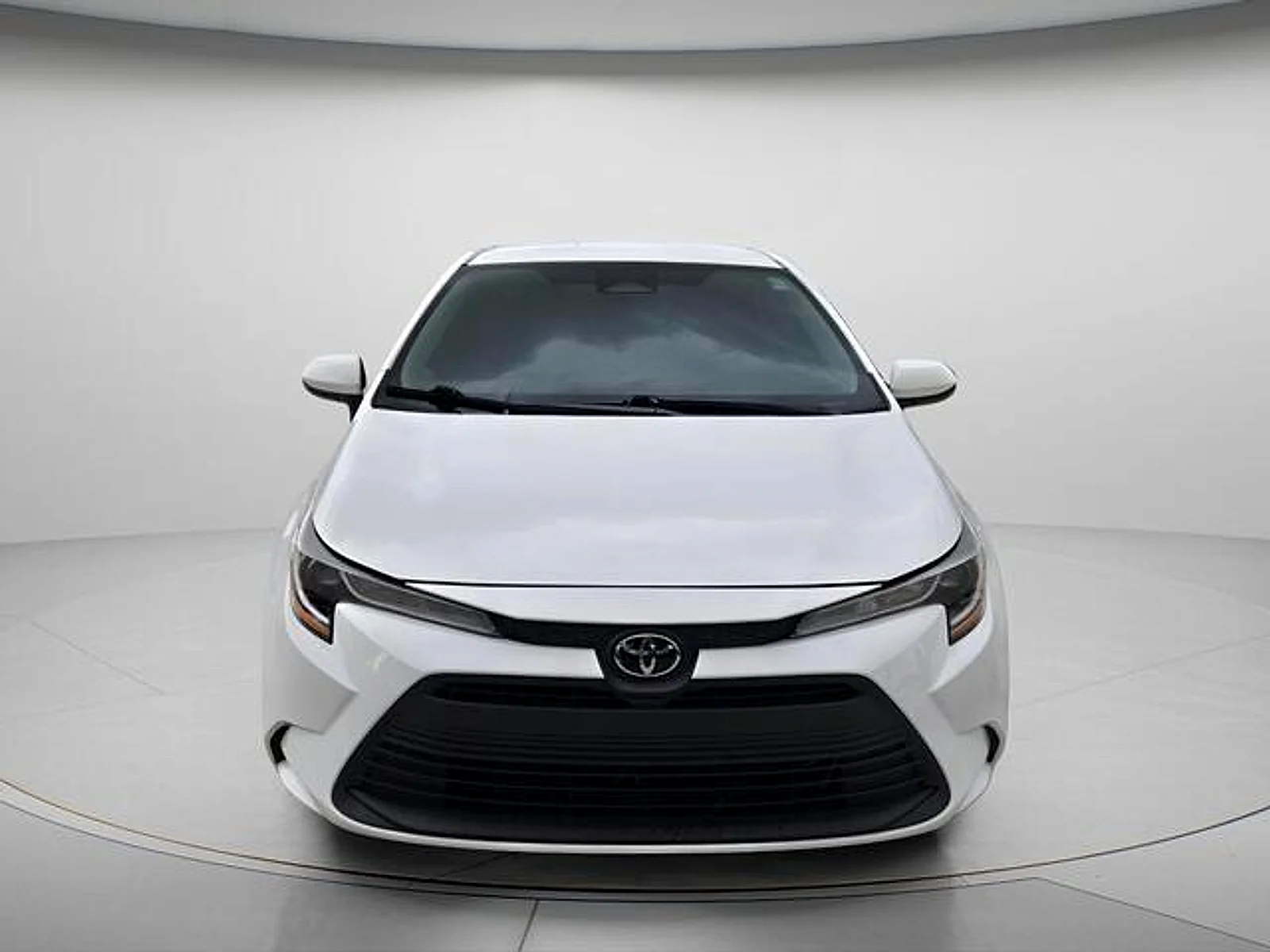 Used 2024  Toyota LE image 4