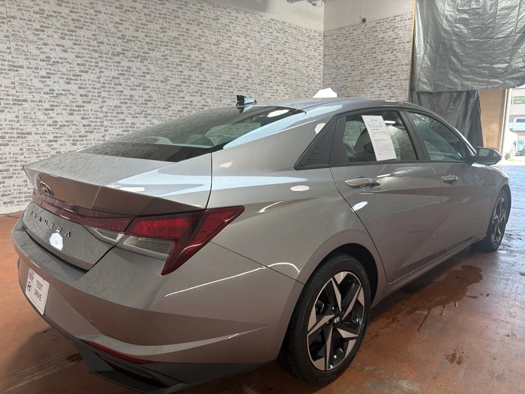 Used 2023 Fluid Metal Hyundai SEL image 7