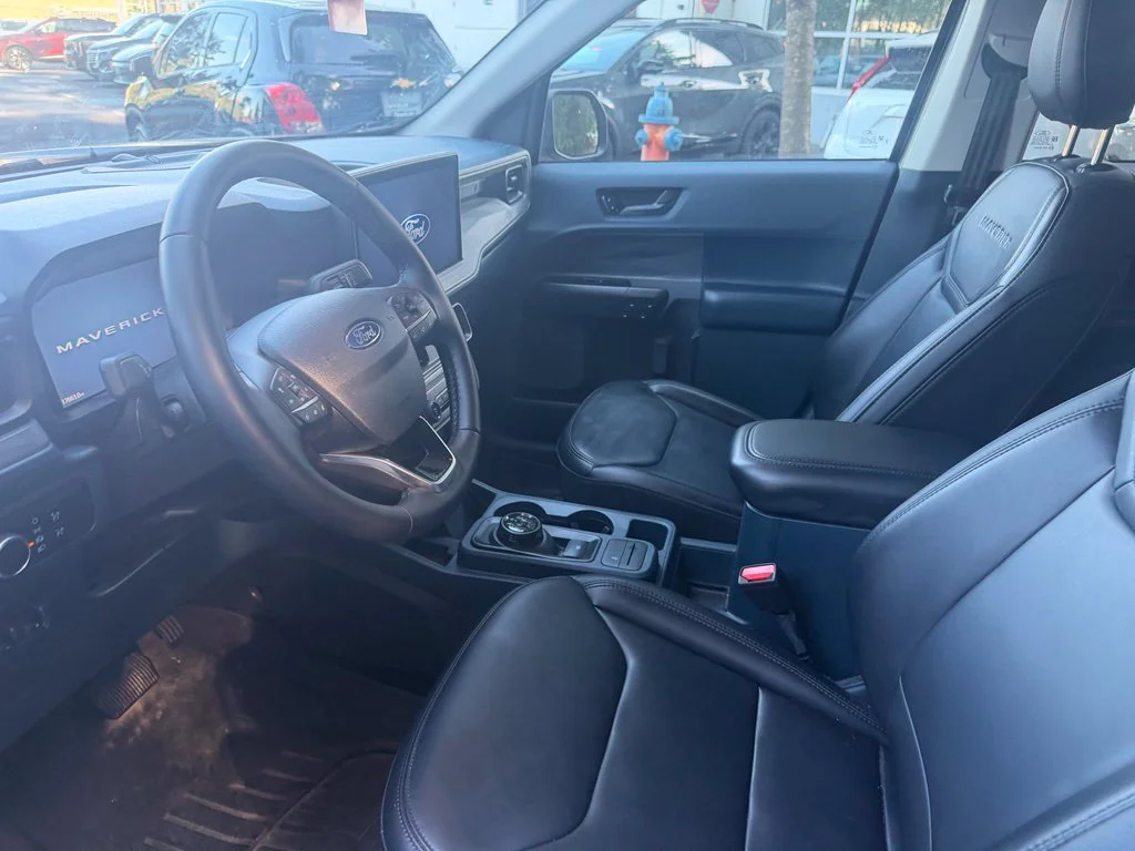 Used 2025 Gray Metallic Ford Lariat image 12