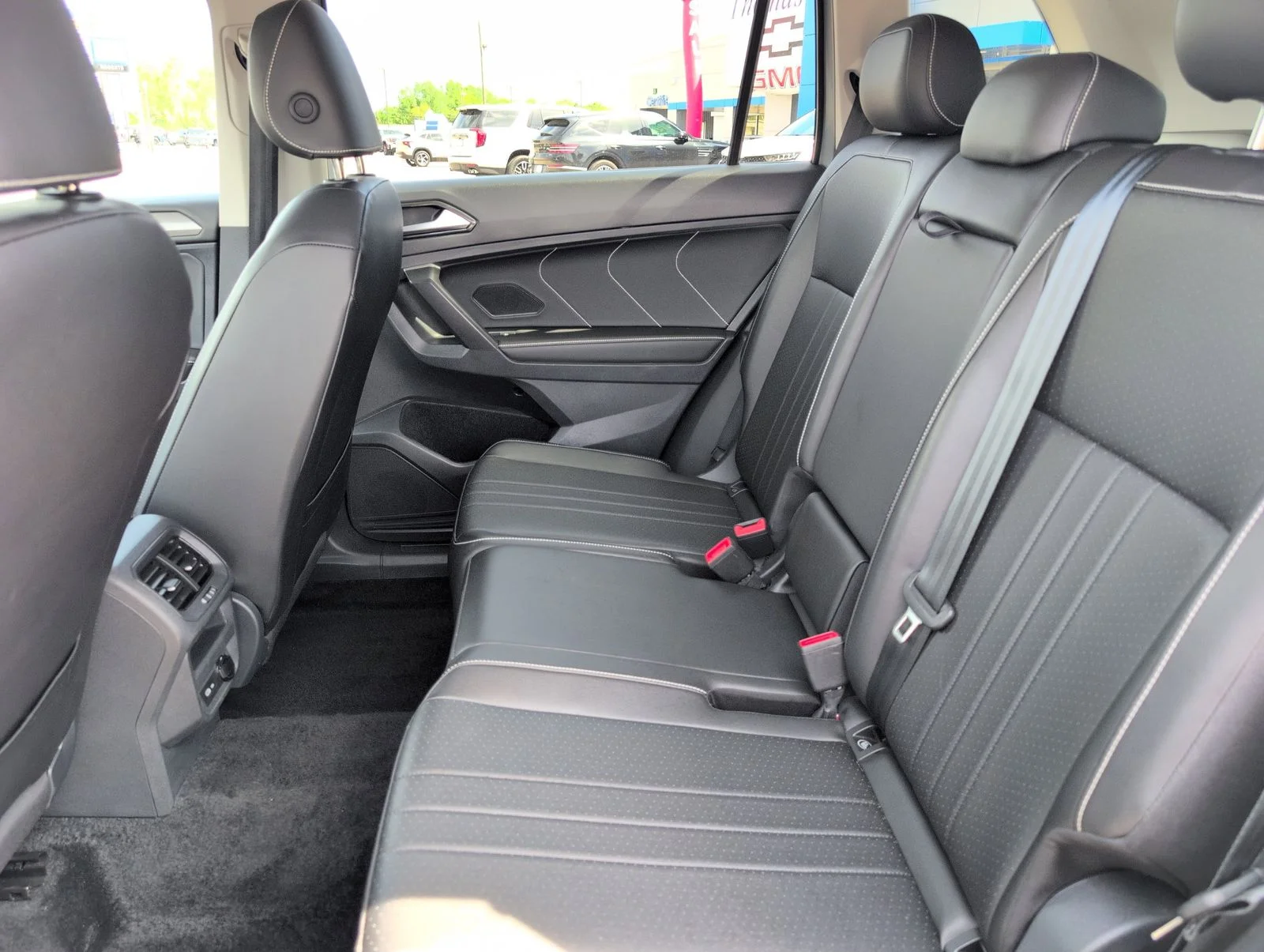 2024 Volkswagen Tiguan SE - Photo 31