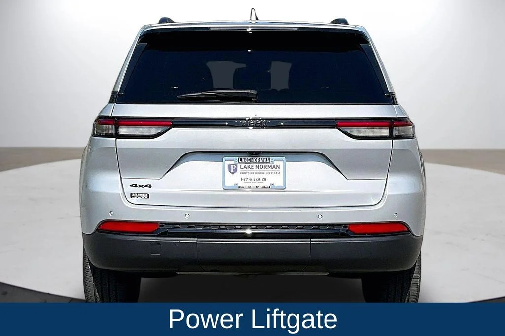 Certified Used 2023 Silver Jeep Altitude X image 9