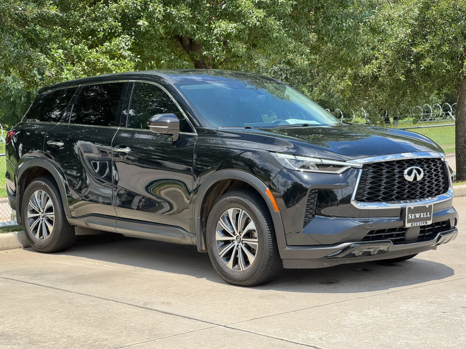 Certified Used 2023 Mineral Black INFINITI PURE image 4