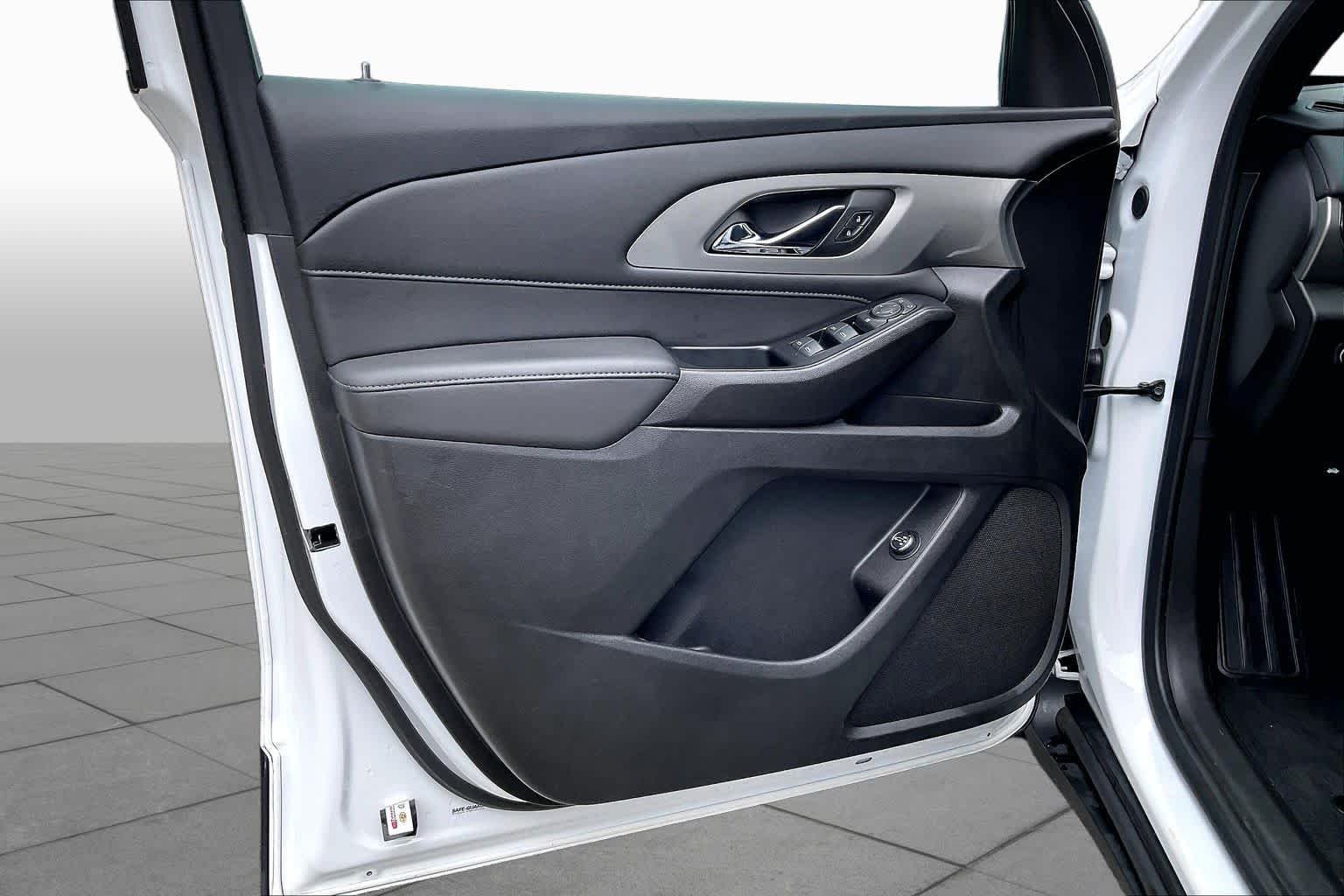 Used 2023 Summit White Chevrolet LT Cloth image 20