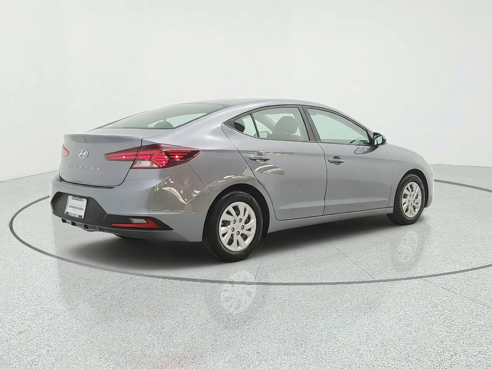 Used 2019 Galactic Gray Hyundai SE Auto image 5