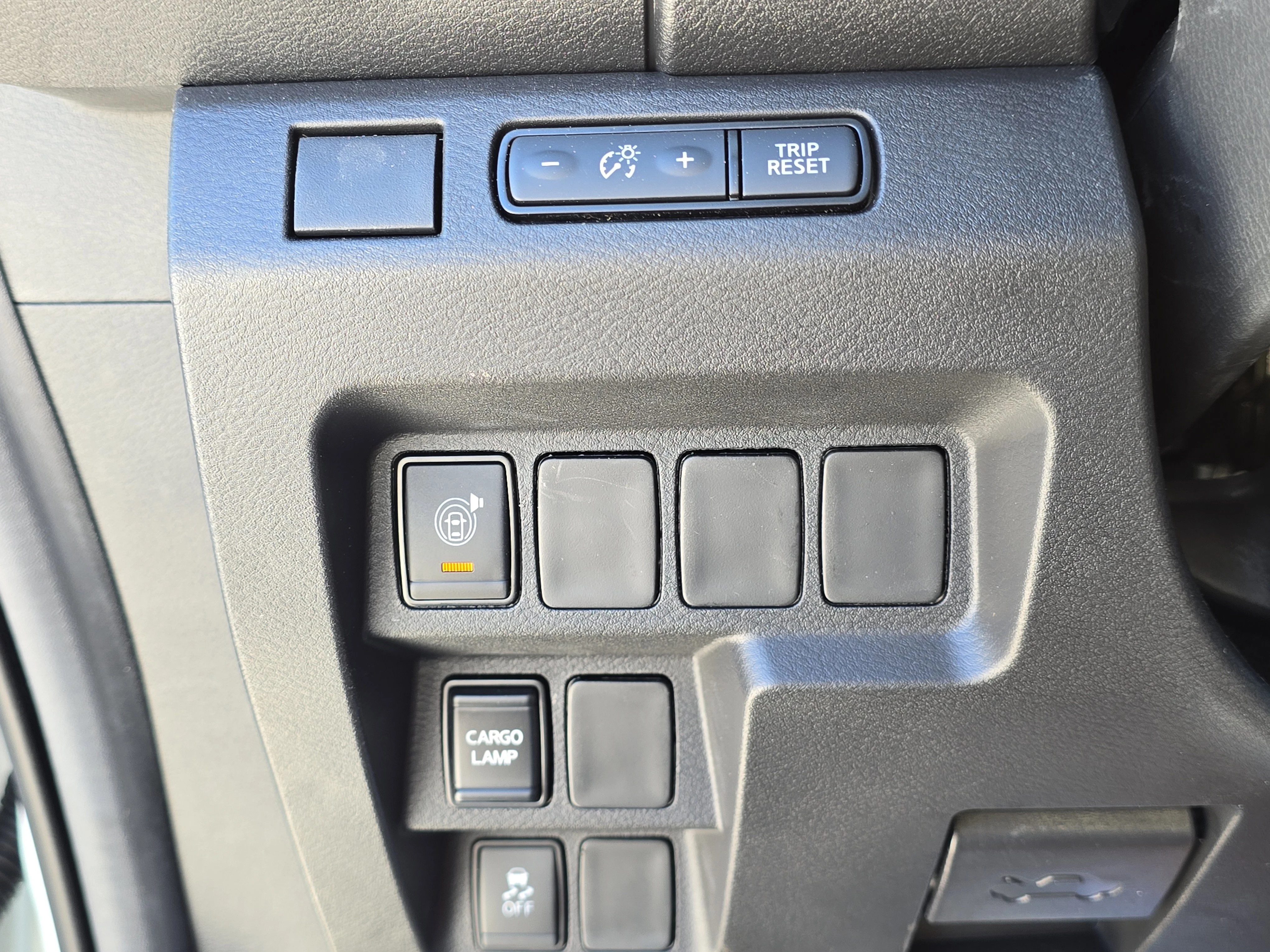 New 2026 Glacier White Nissan Crew Cab S image 27