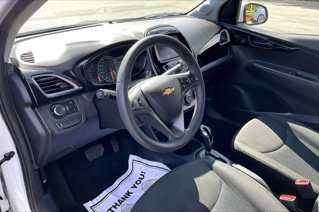 Used 2021 White Chevrolet 1LT image 17