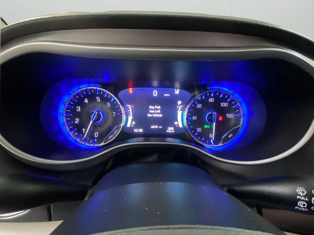 Used 2022 White Chrysler Touring L image 20