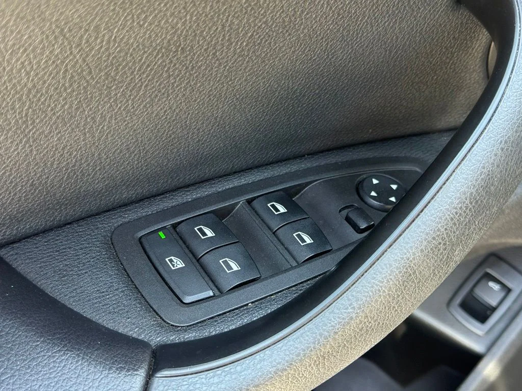 Used 2020 Black BMW sDrive28i image 36