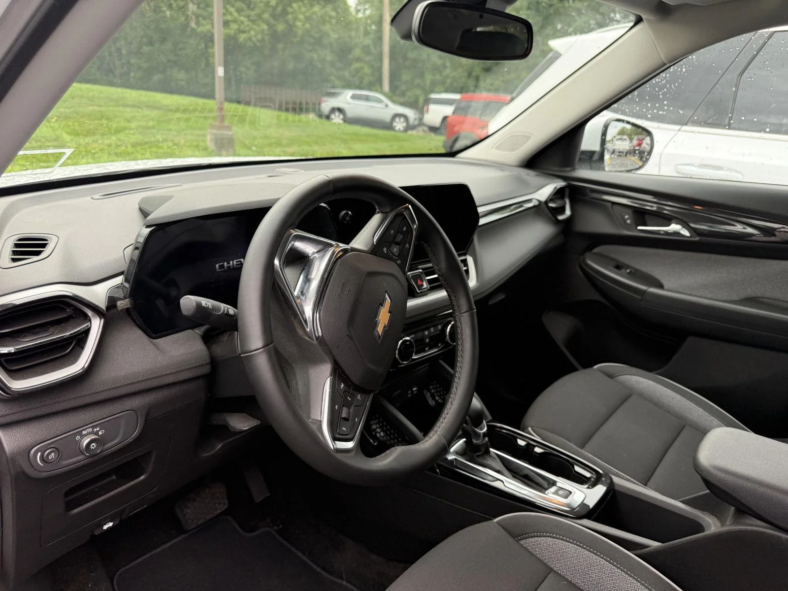 Used 2025 Summit White Chevrolet LT image 13