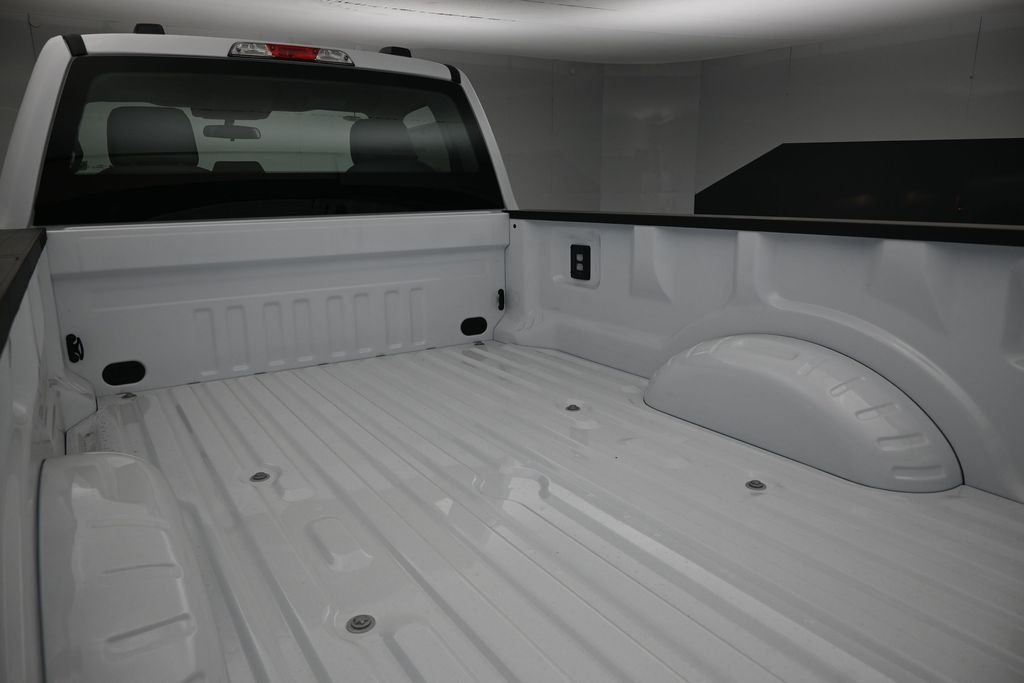 New 2026 Oxford White Ford XL image 16